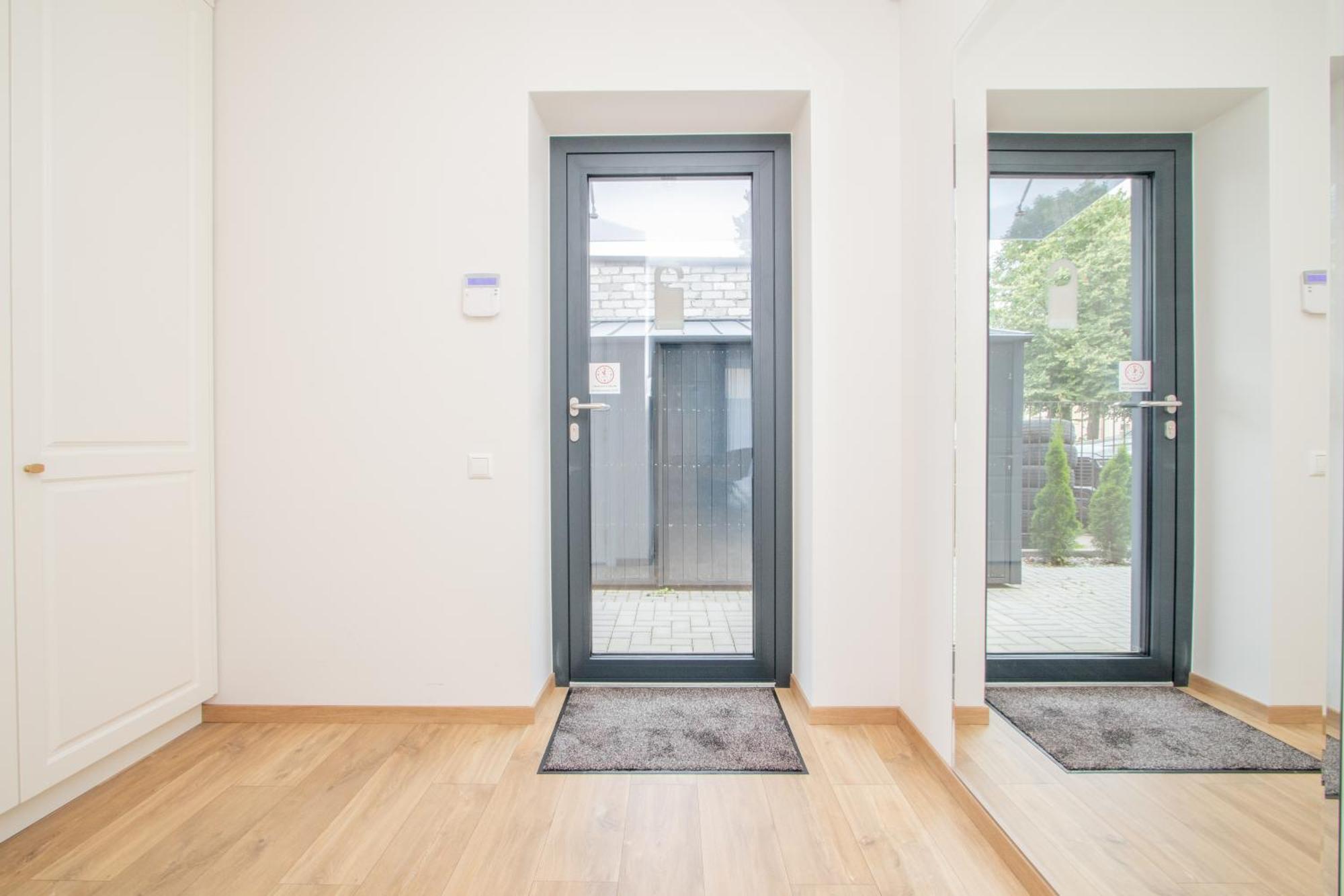 Newly Built With Parking, By Cohost Apartment