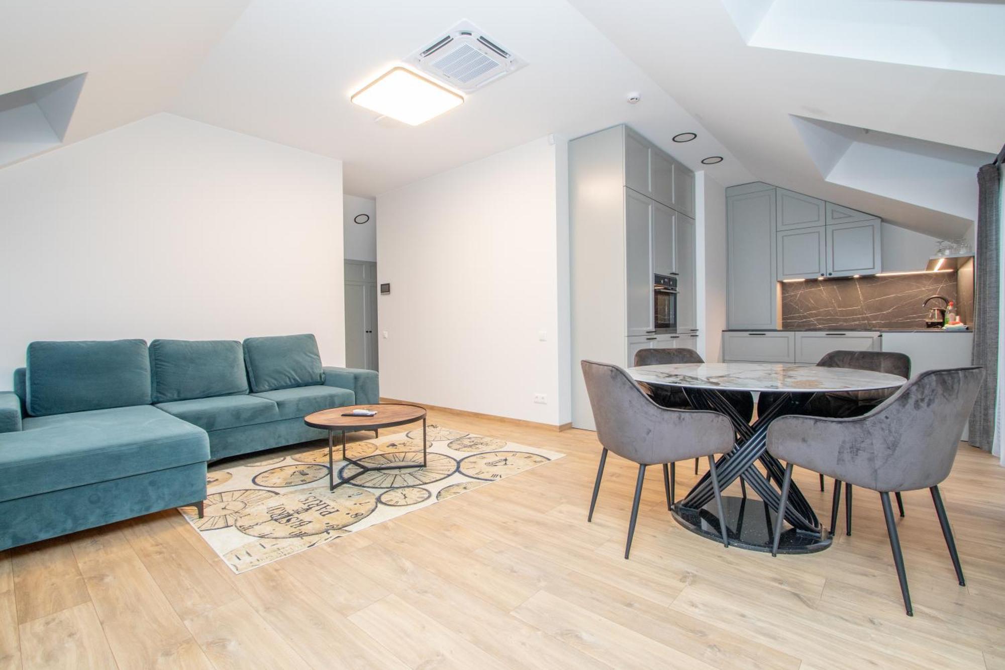Newly Built With Parking, By Cohost Apartment