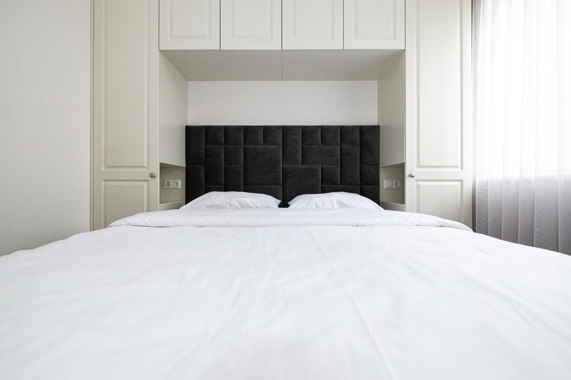 Newly Built With Parking, By Cohost Apartment