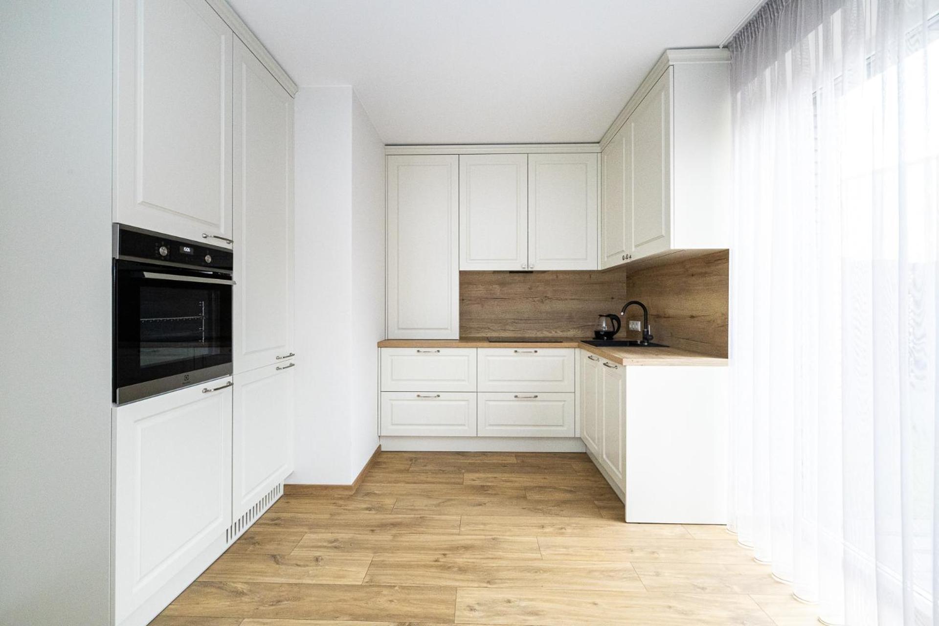 Newly Built With Parking, By Cohost Apartment