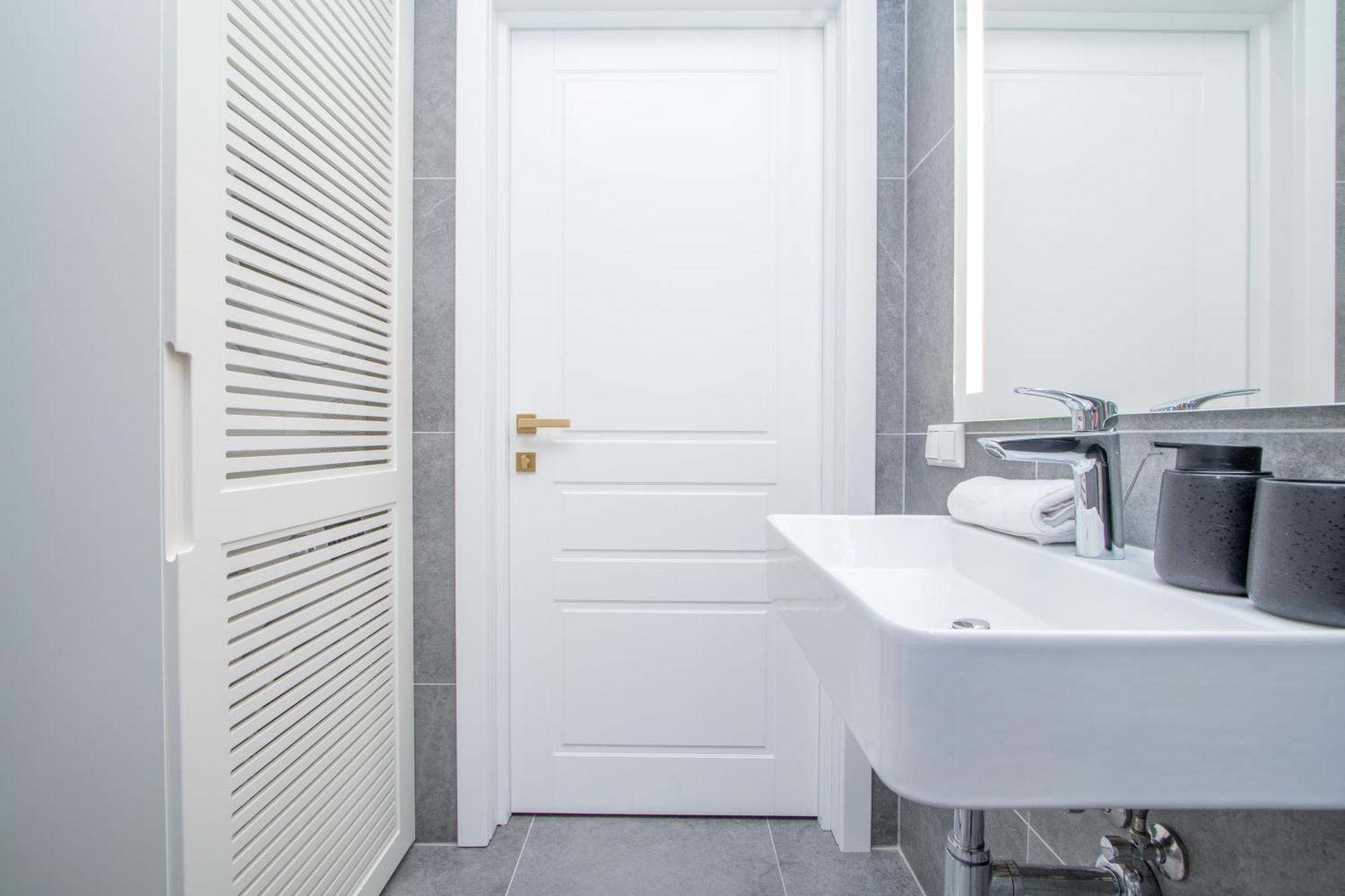 Apartment Newly Built With Parking, By Cohost *