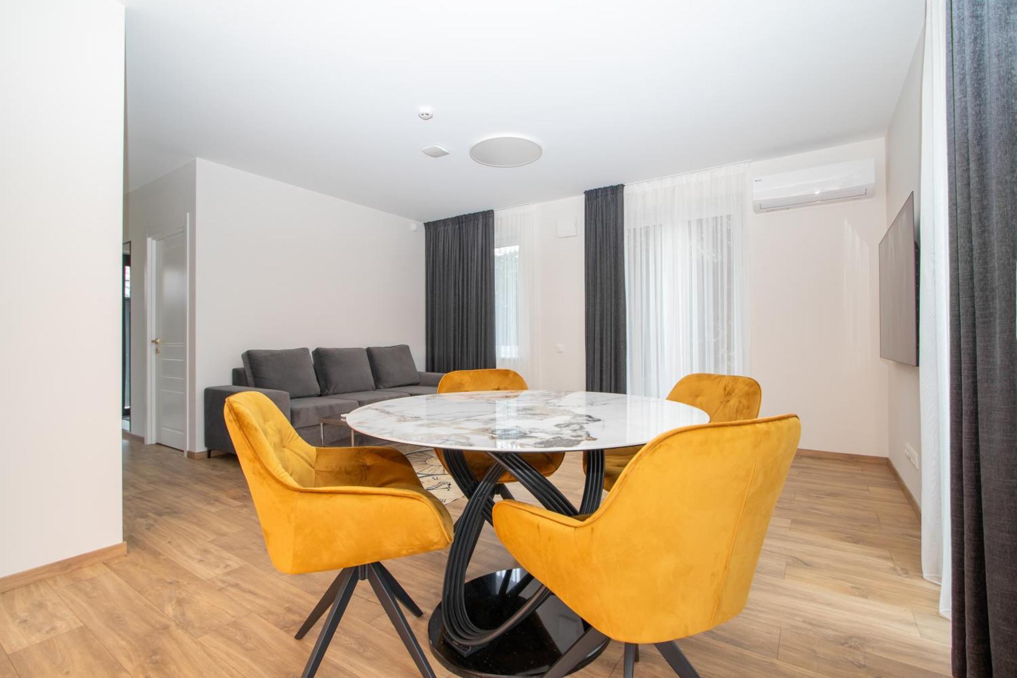 Apartment Newly Built With Parking, By Cohost *