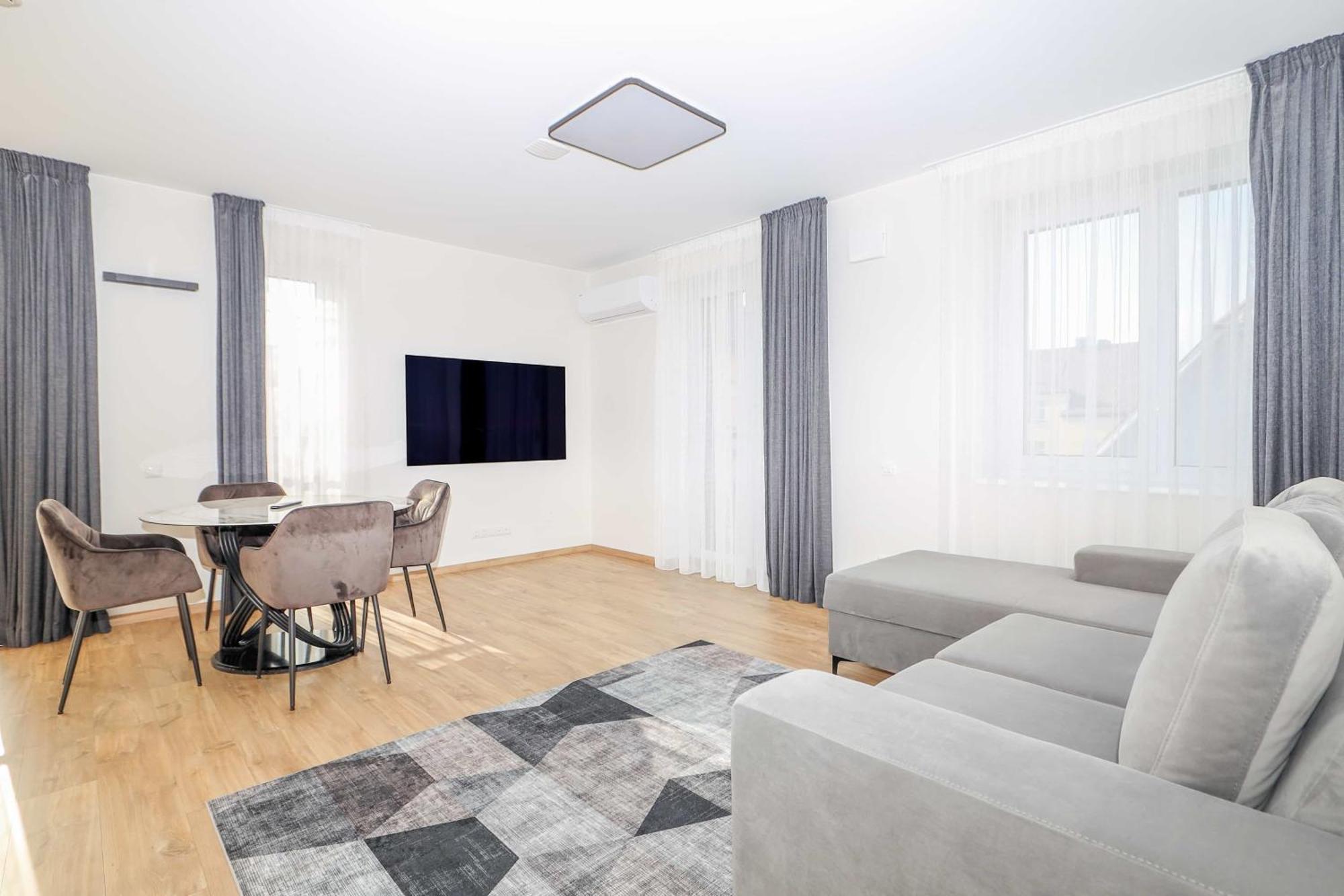 Apartment Newly Built With Parking, By Cohost *