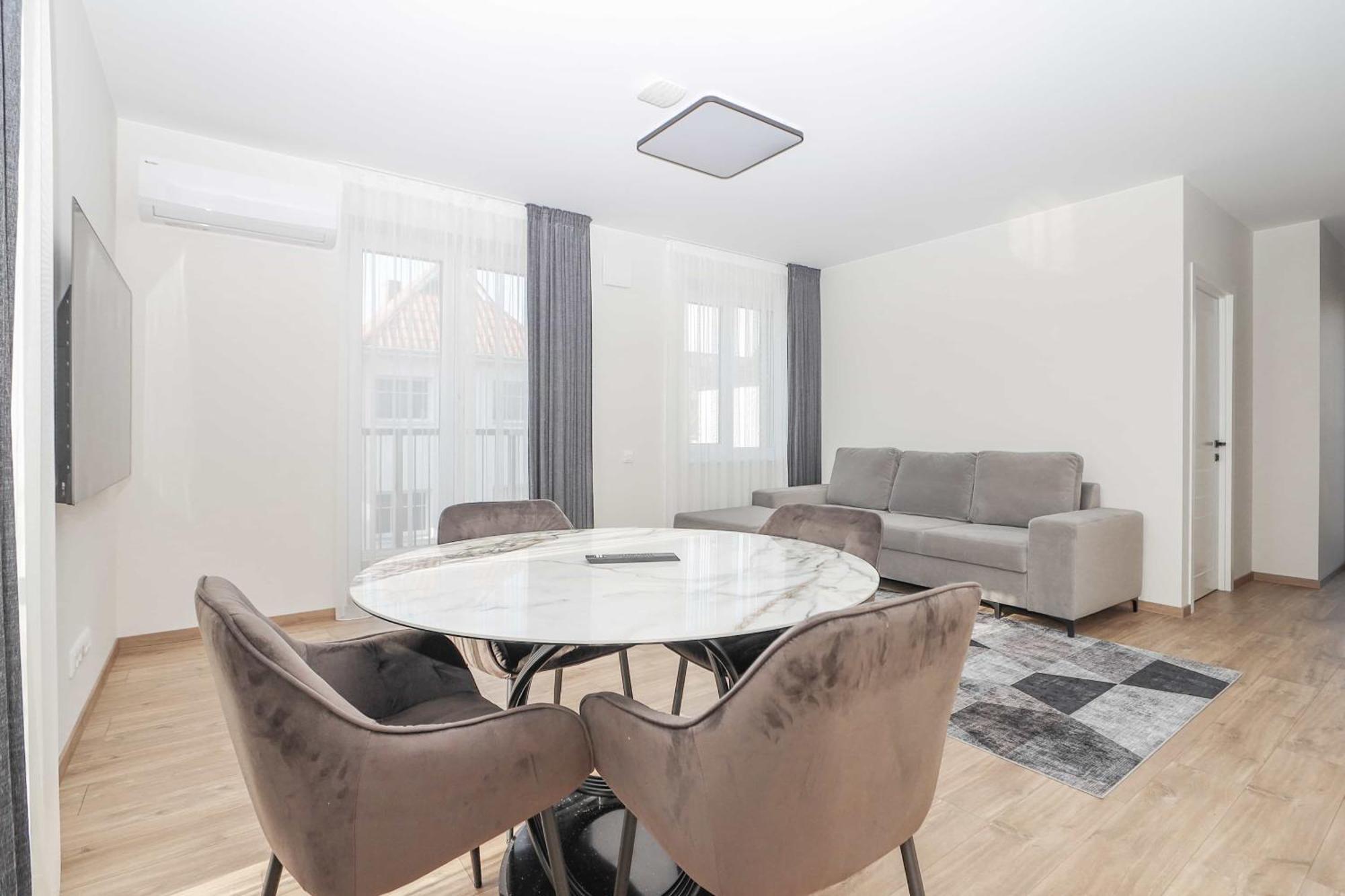 Apartment Newly Built With Parking, By Cohost *