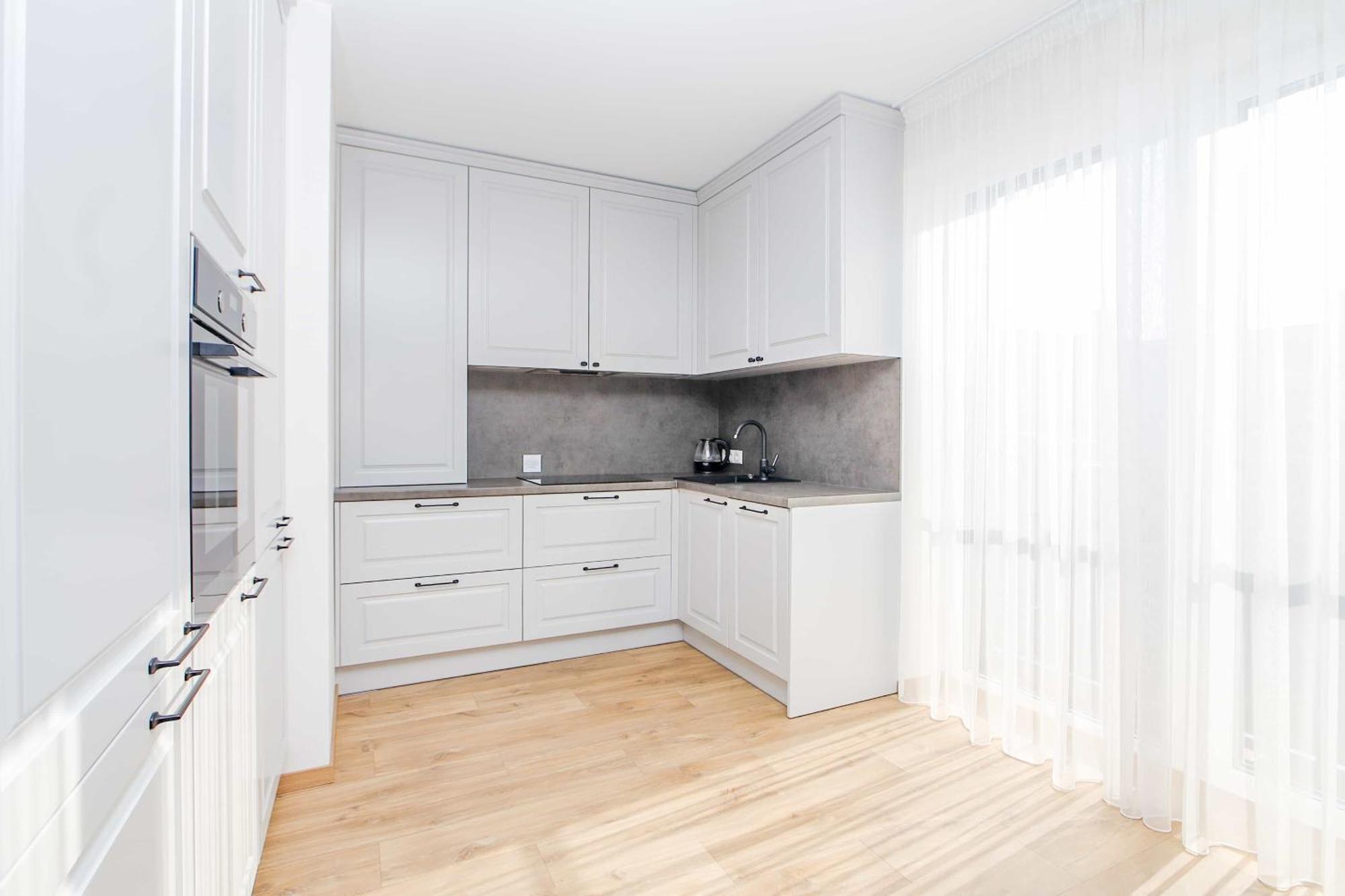 Newly Built With Parking, By Cohost Apartment