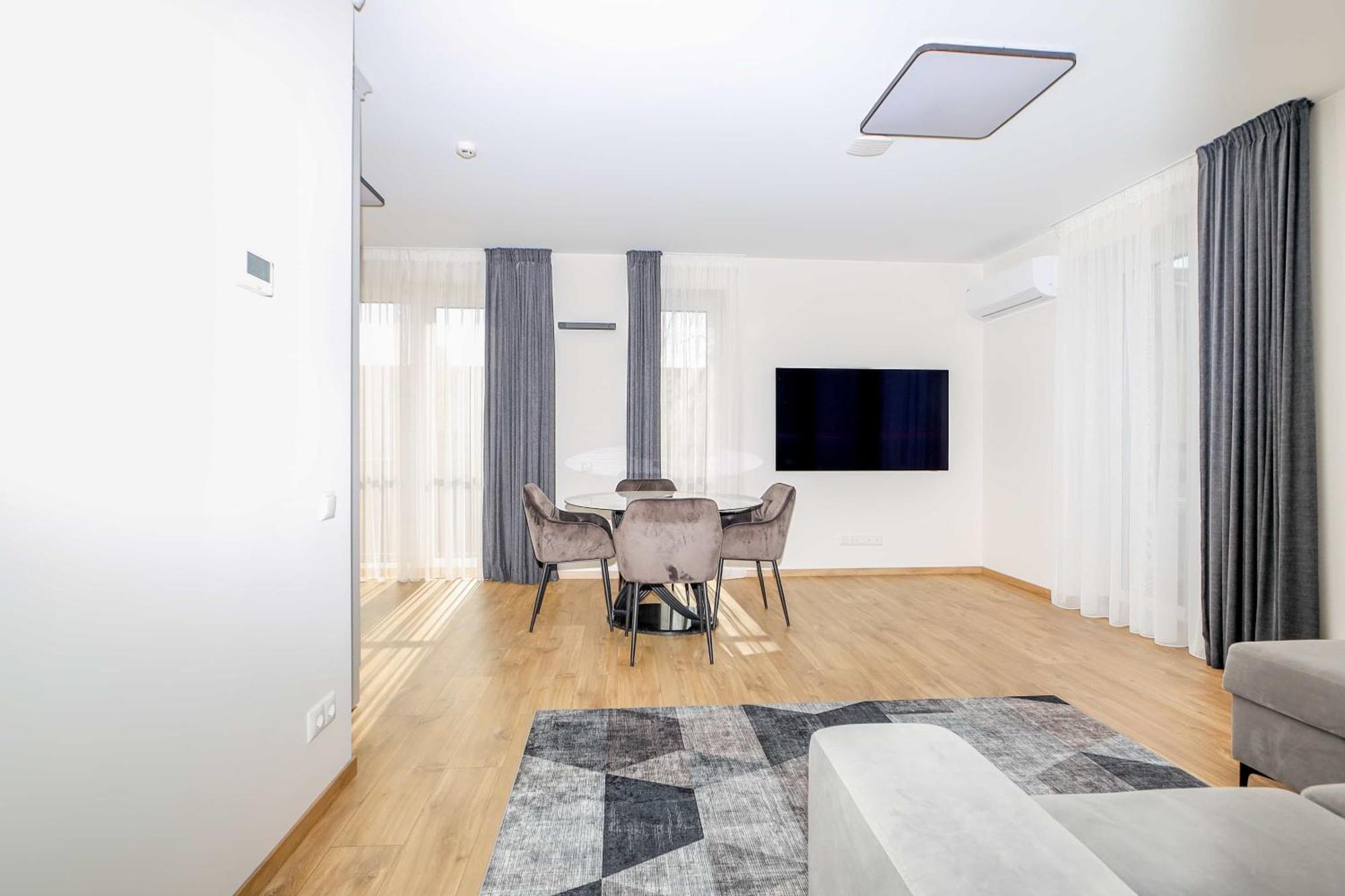 Newly Built With Parking, By Cohost Apartment