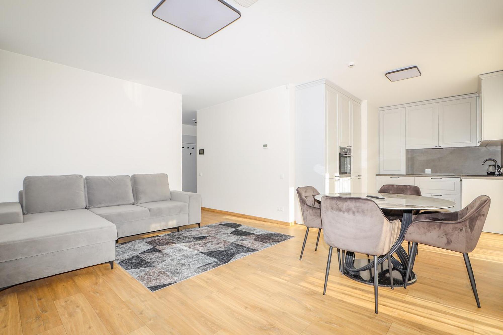 Apartment Newly Built With Parking, By Cohost *