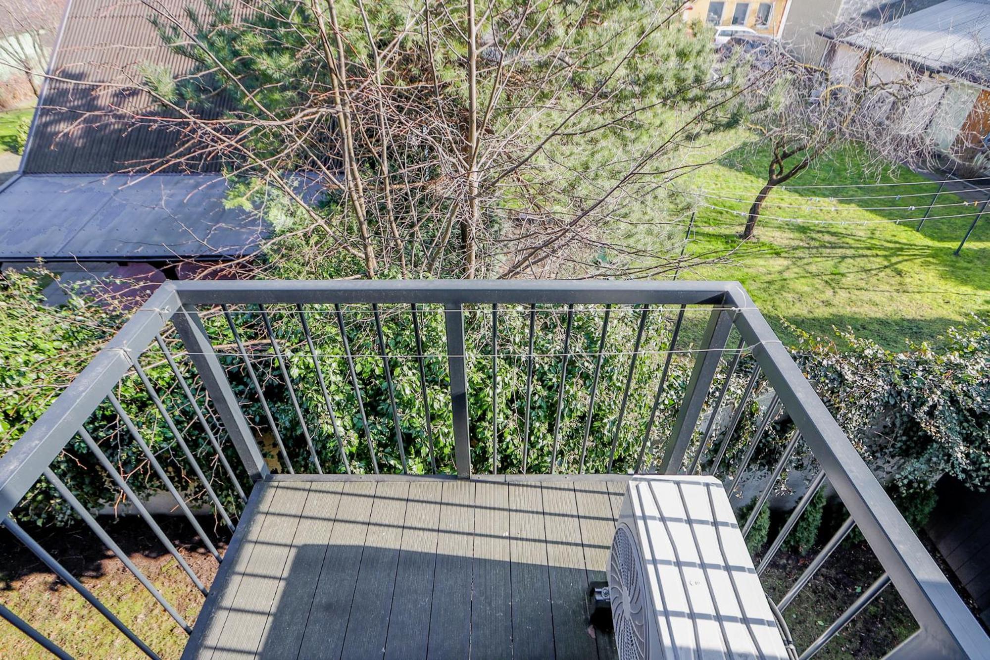 Newly Built With Parking, By Cohost Apartment
